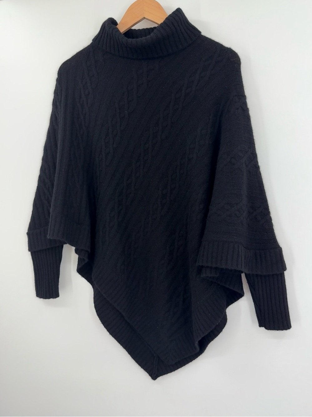 Neiman Marcus 100% Cashmere Cable Knit Poncho Sweater | Black | XS